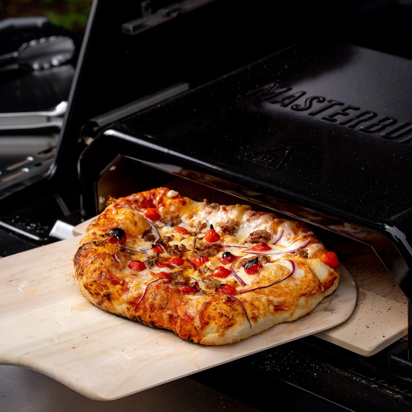 Masterbuilt 800 GravityFed BBQ with Pitmaster Pack