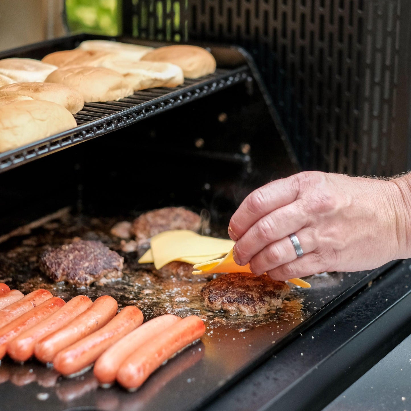 Masterbuilt 800 Griddle BBQ with Starter Pack